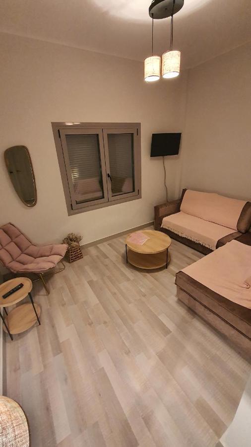 Larry'S Little Place In The Center Of Gytheio Exterior foto
